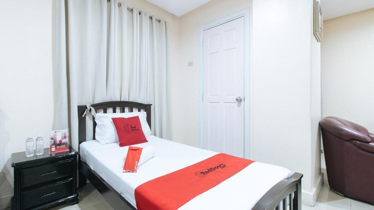 Reddoorz Plus @ Better Living Paranaque Paranaque City Dış mekan fotoğraf