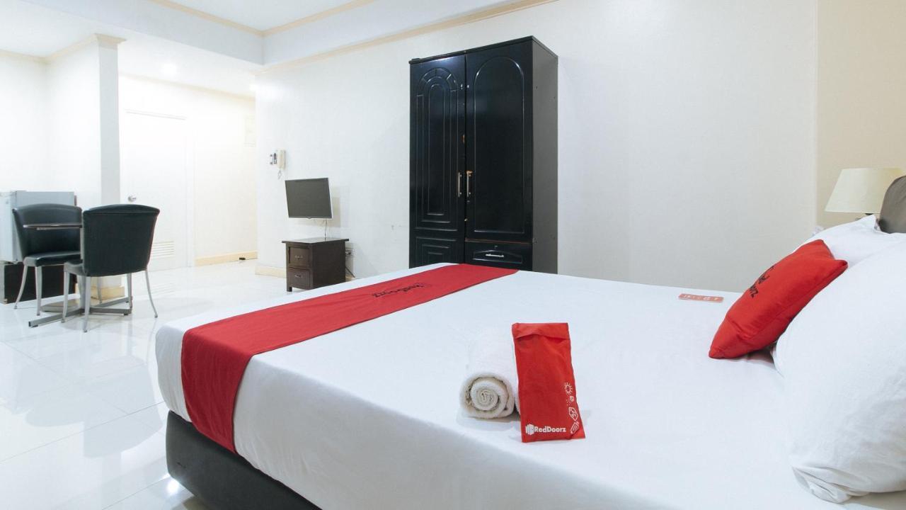 Reddoorz Plus @ Better Living Paranaque Paranaque City Dış mekan fotoğraf