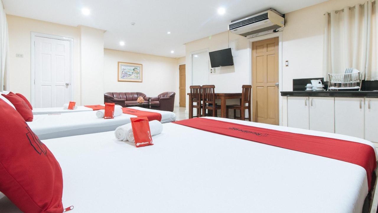 Reddoorz Plus @ Better Living Paranaque Paranaque City Dış mekan fotoğraf