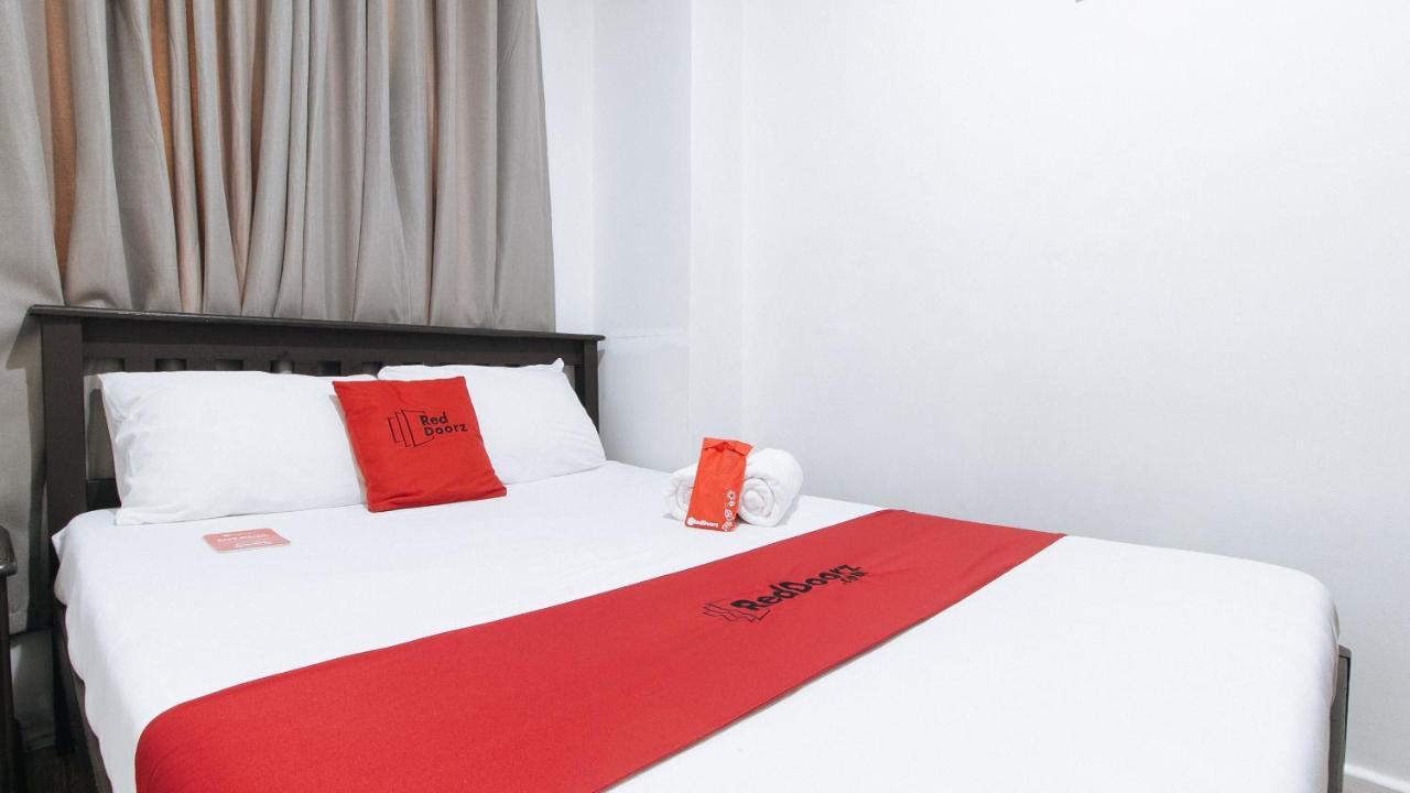 Reddoorz Plus @ Better Living Paranaque Paranaque City Dış mekan fotoğraf