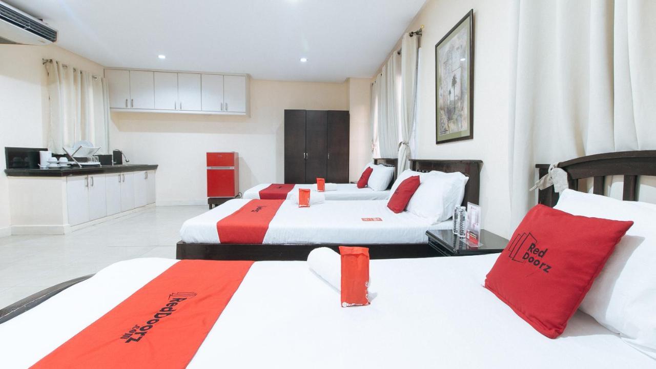 Reddoorz Plus @ Better Living Paranaque Paranaque City Dış mekan fotoğraf