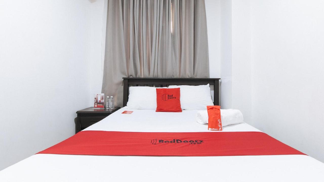 Reddoorz Plus @ Better Living Paranaque Paranaque City Dış mekan fotoğraf
